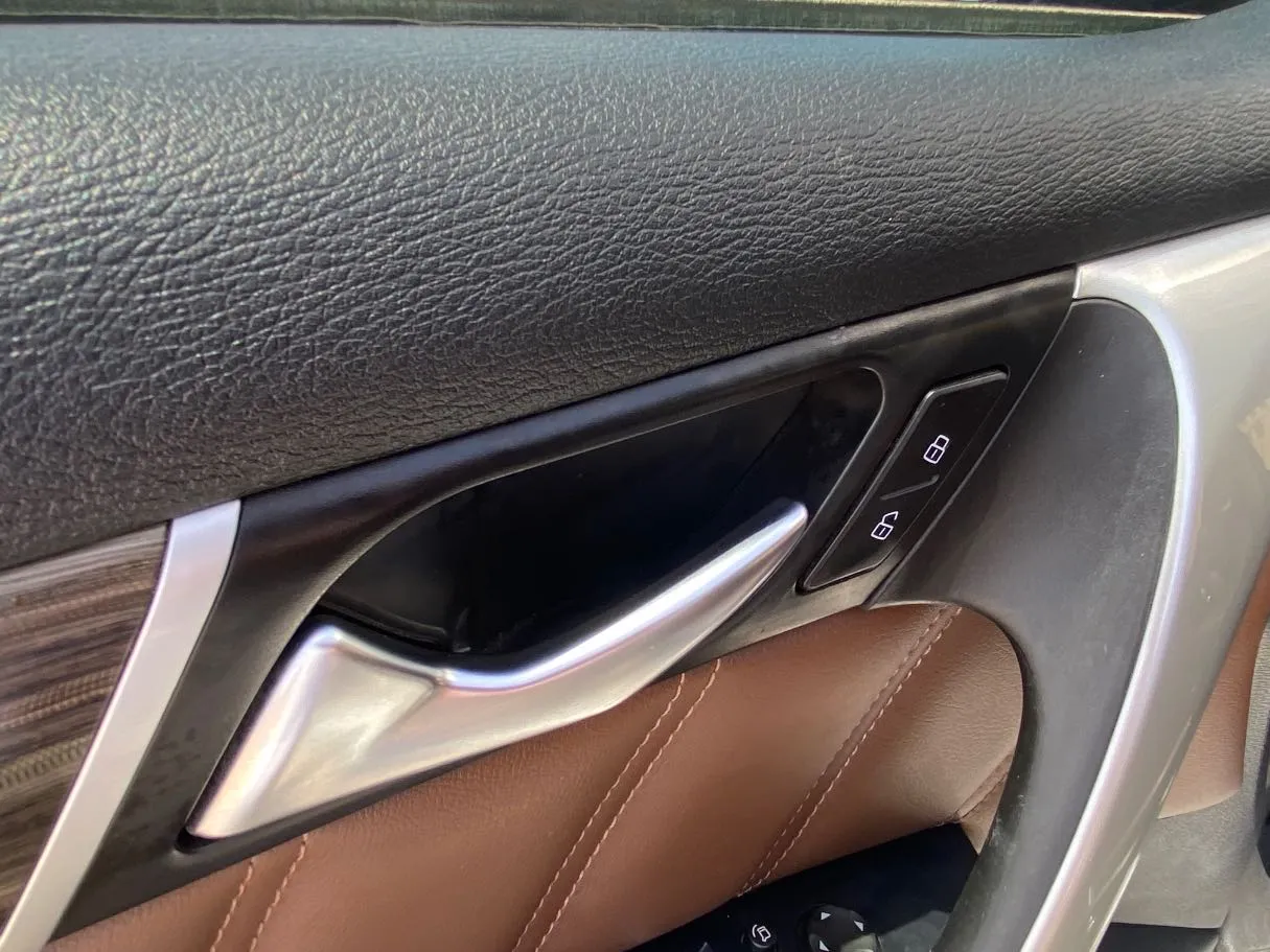 Car image 24