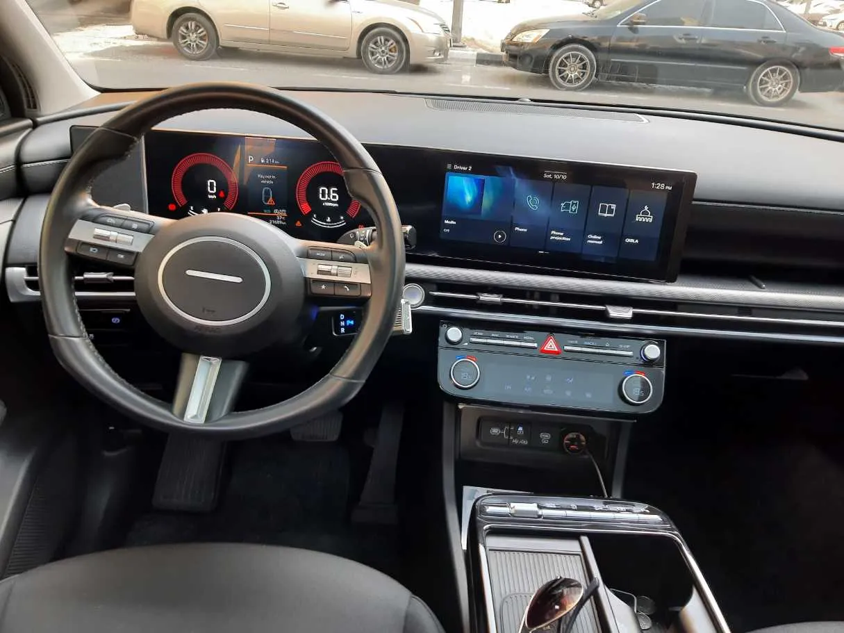 Car image 16