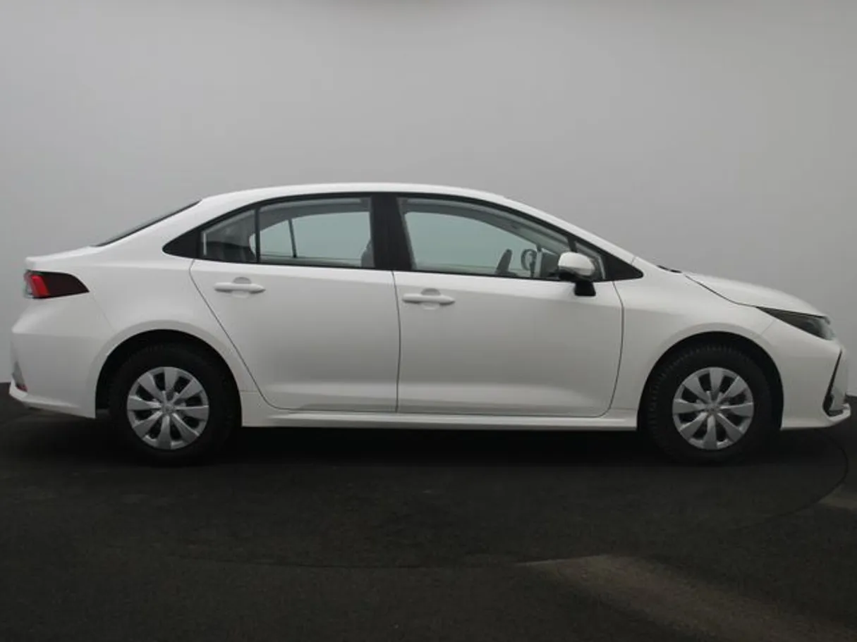 Car image 13