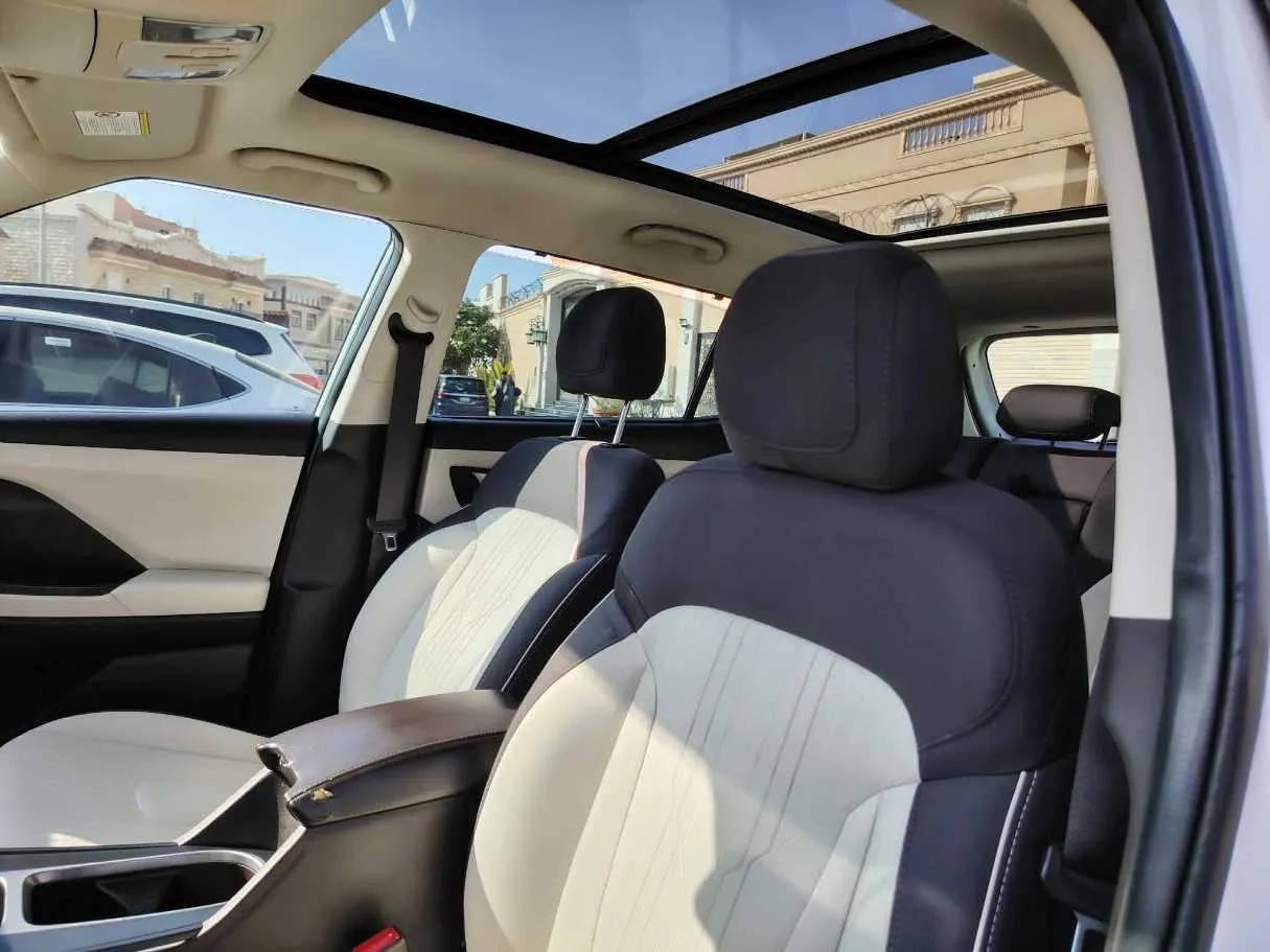 Car image 15