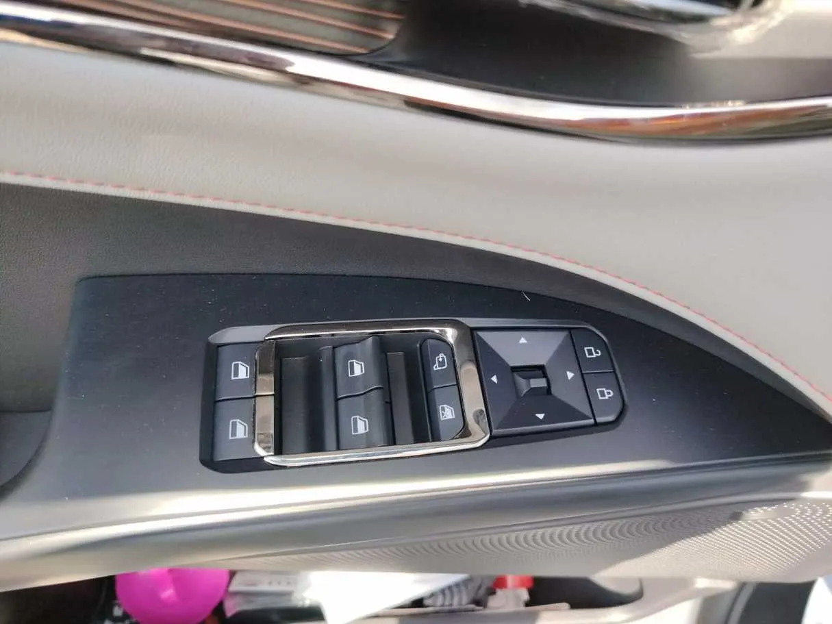 Car image 35
