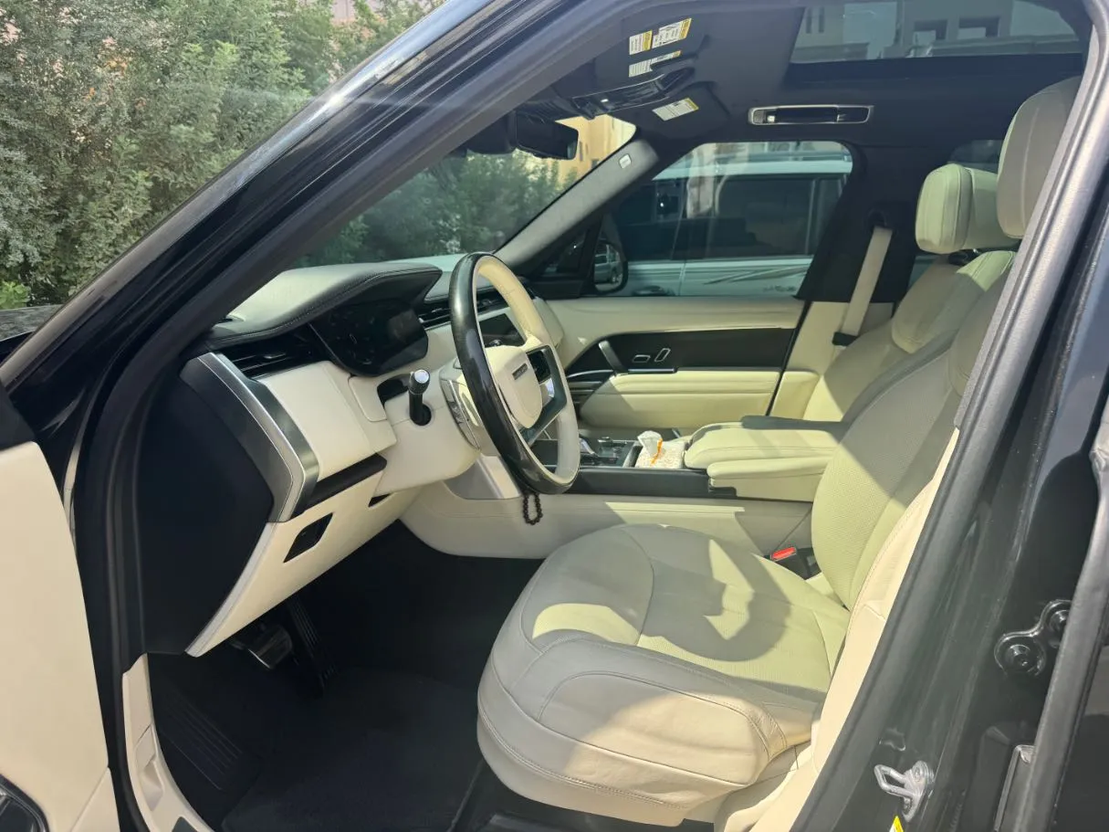 Car image 11