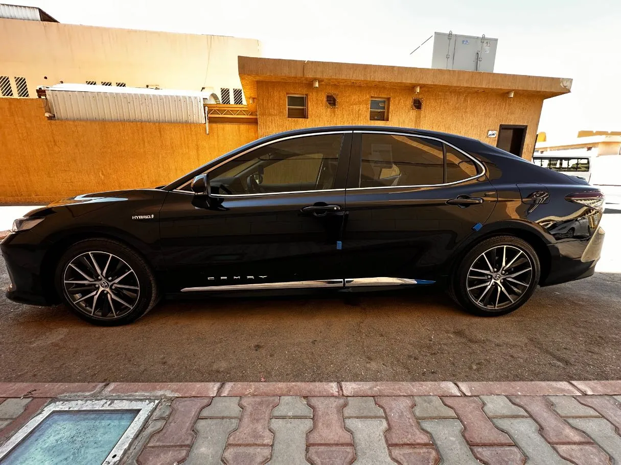 Car image 8