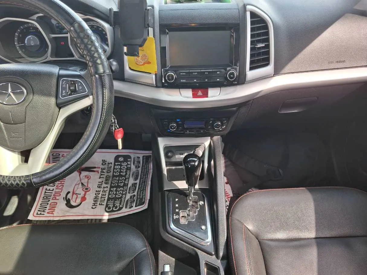 Car image 14