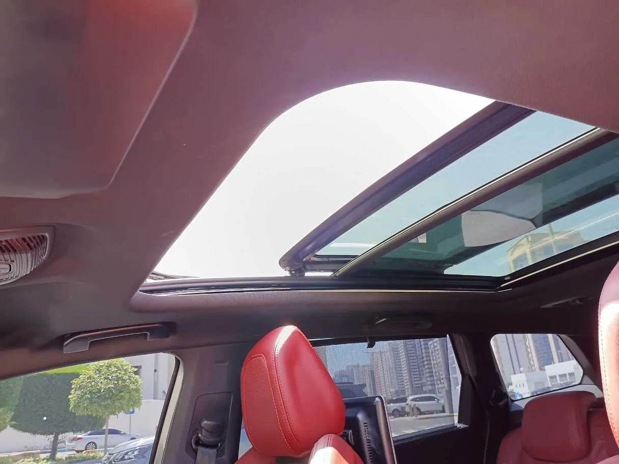 Car image 25