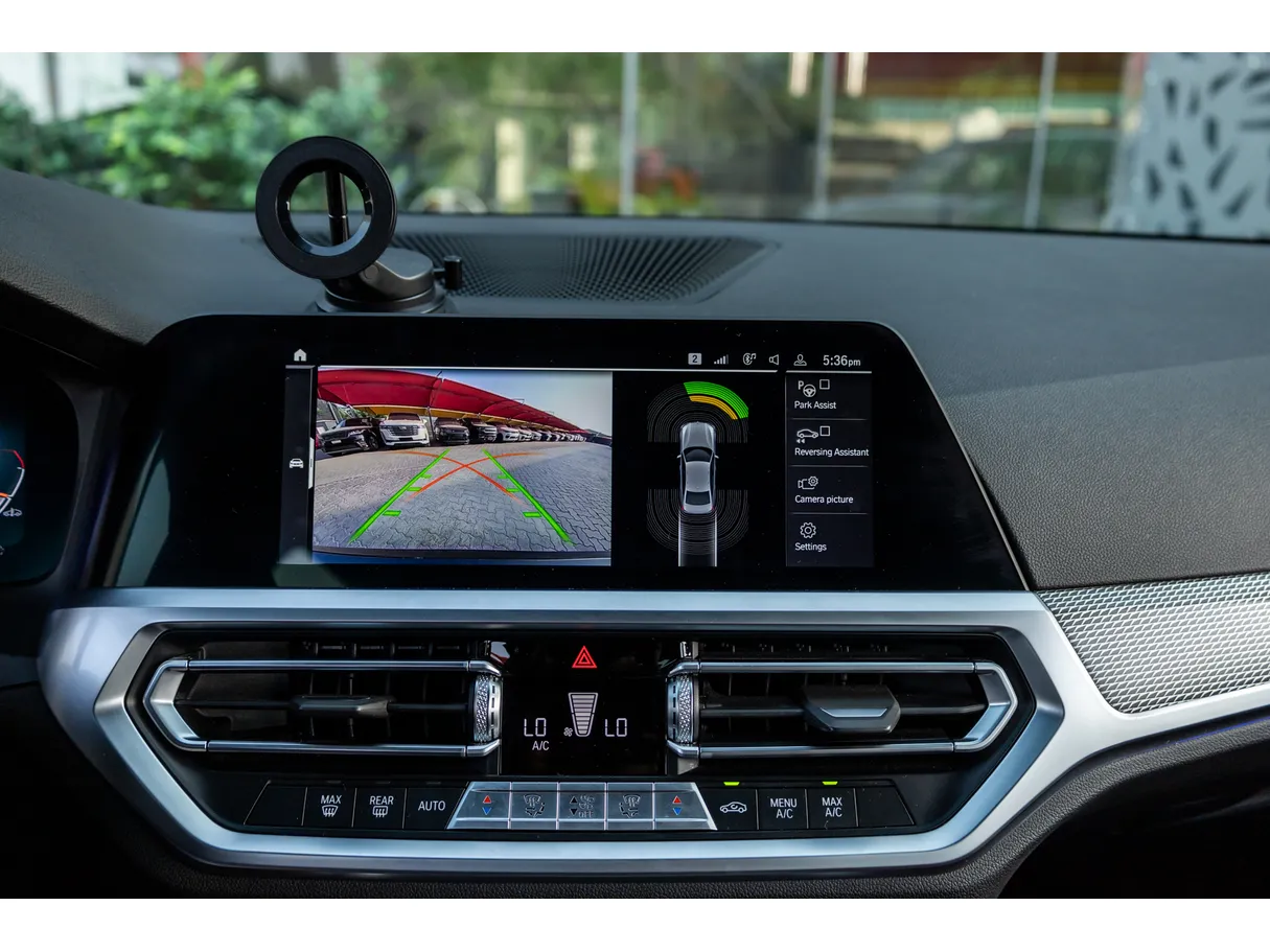Car image 14