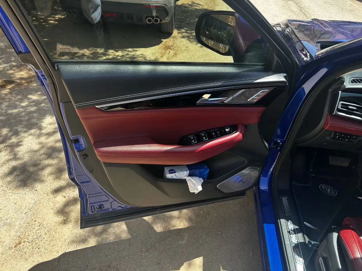 Car image 11