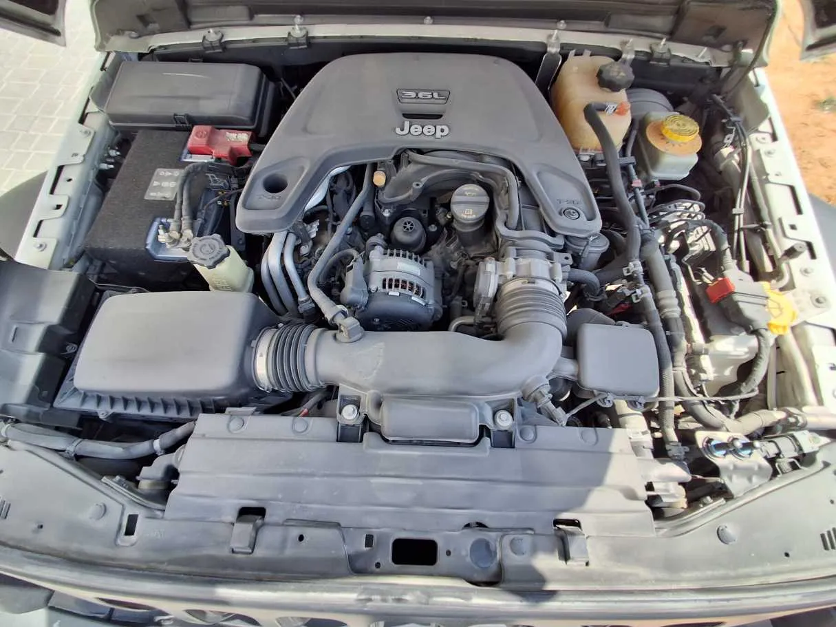 Car image 16