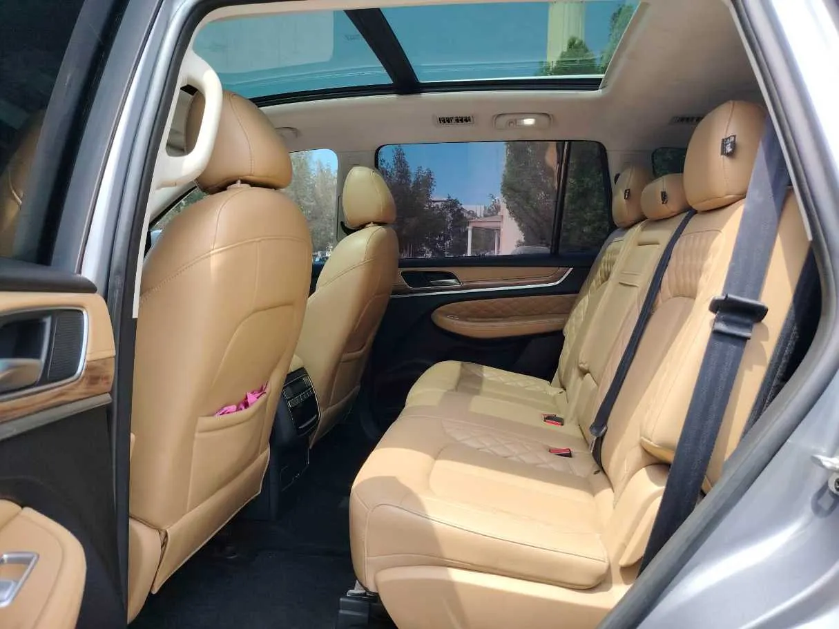 Car image 17