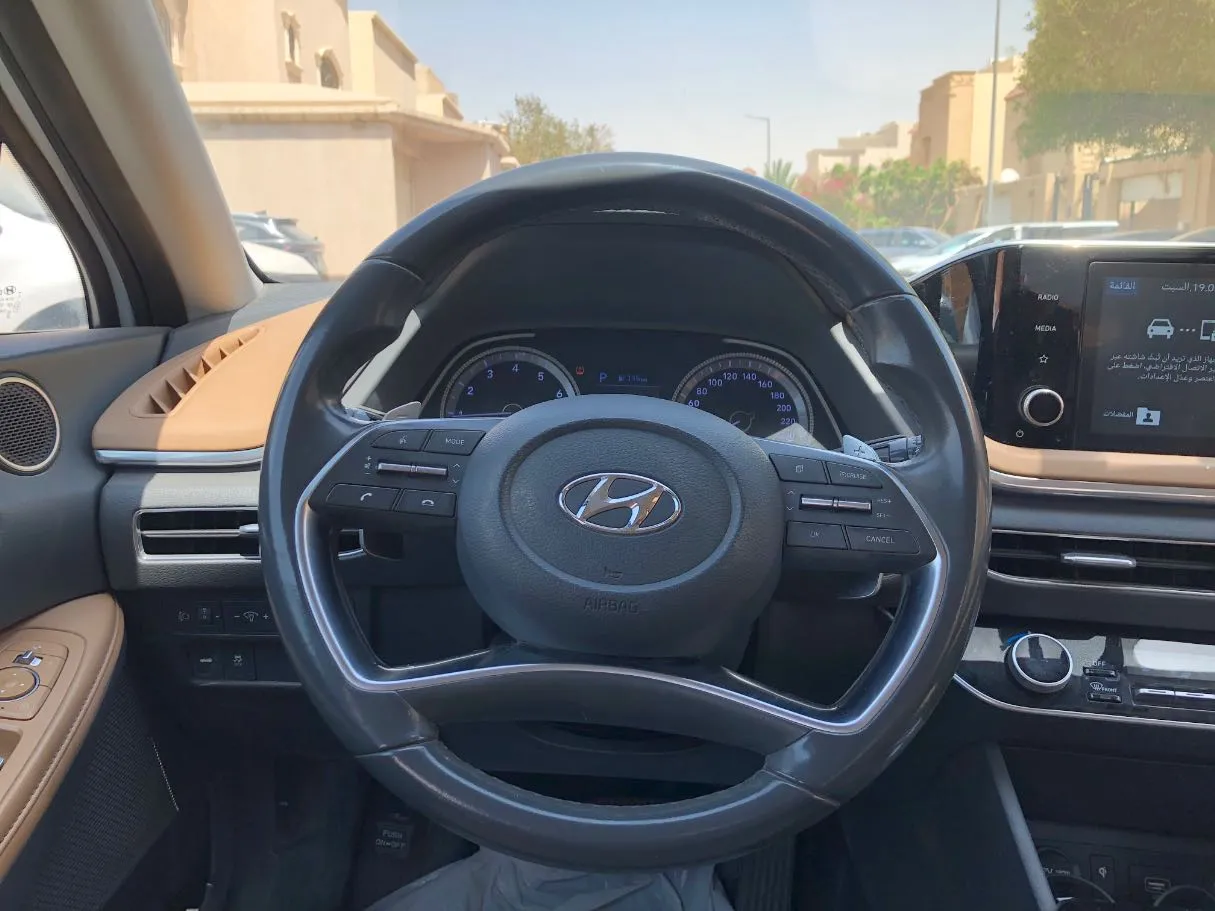 Car image 17