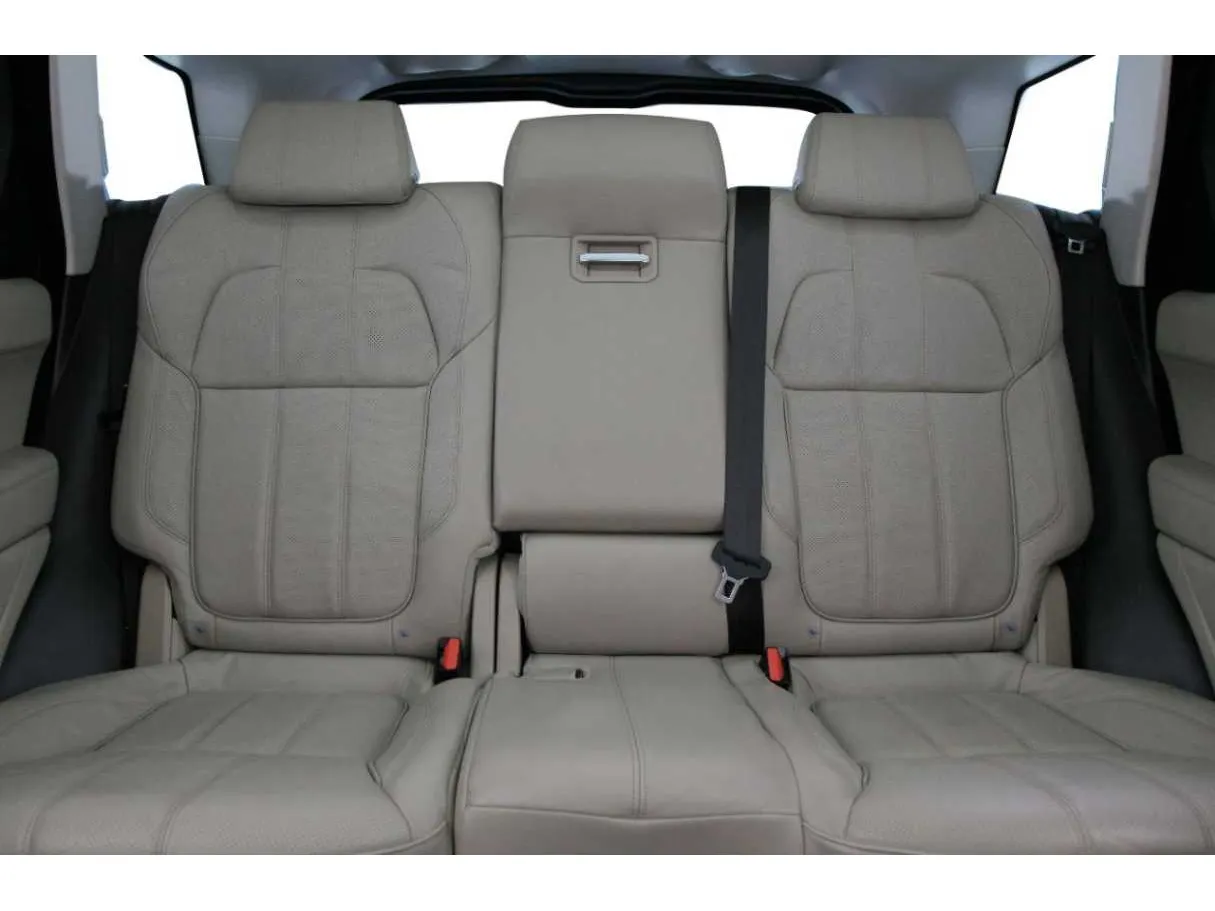 Car image 28