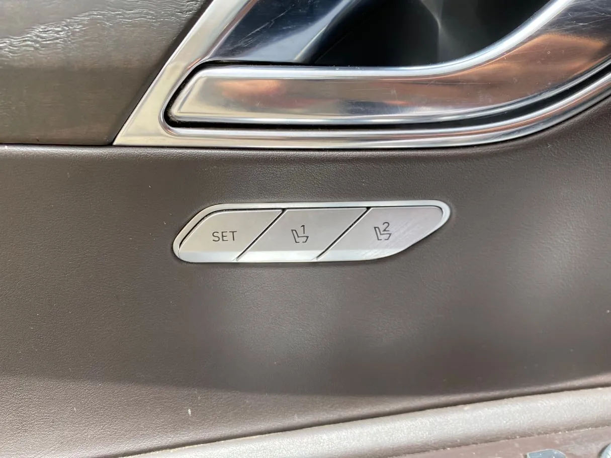 Car image 29