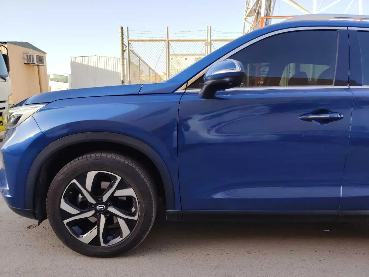 Car image 9