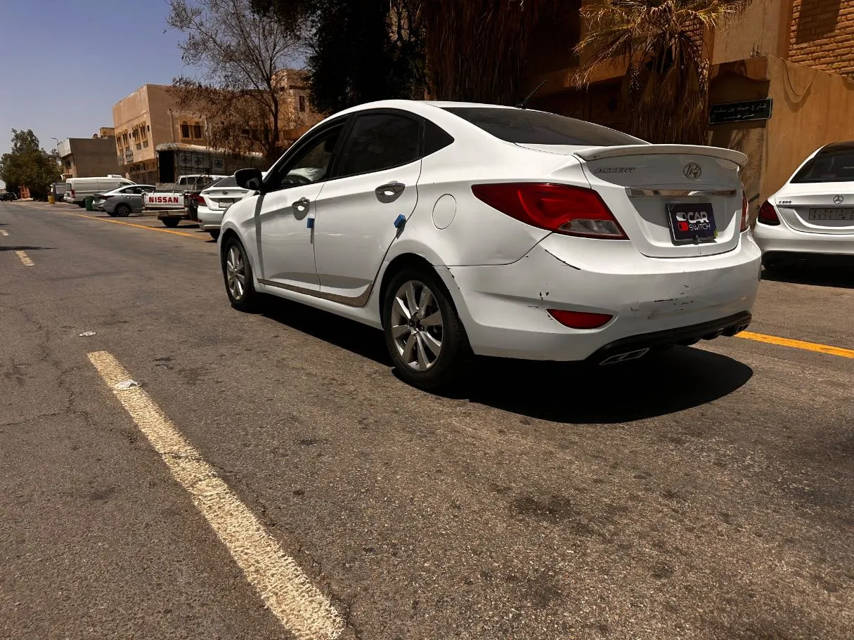 Car image 7