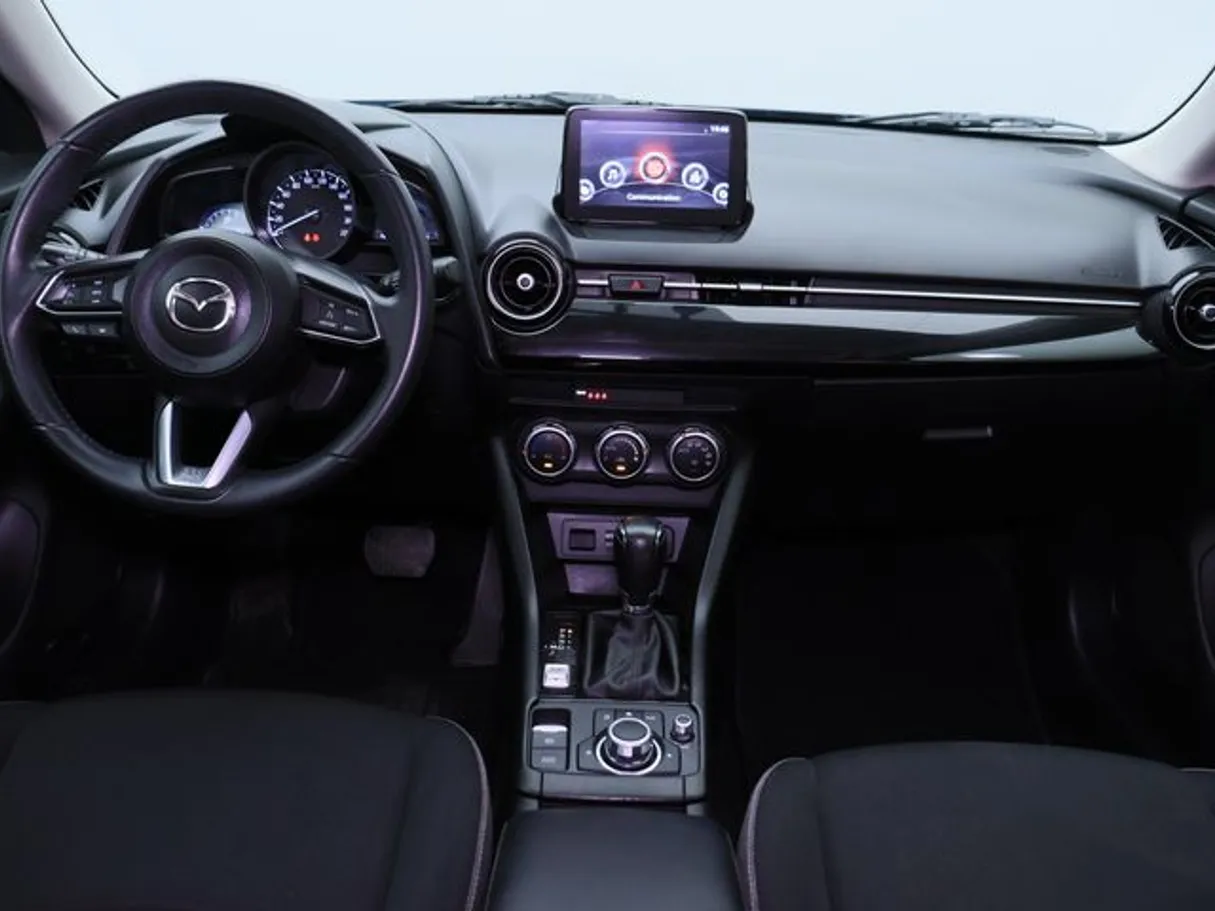 Car image 14