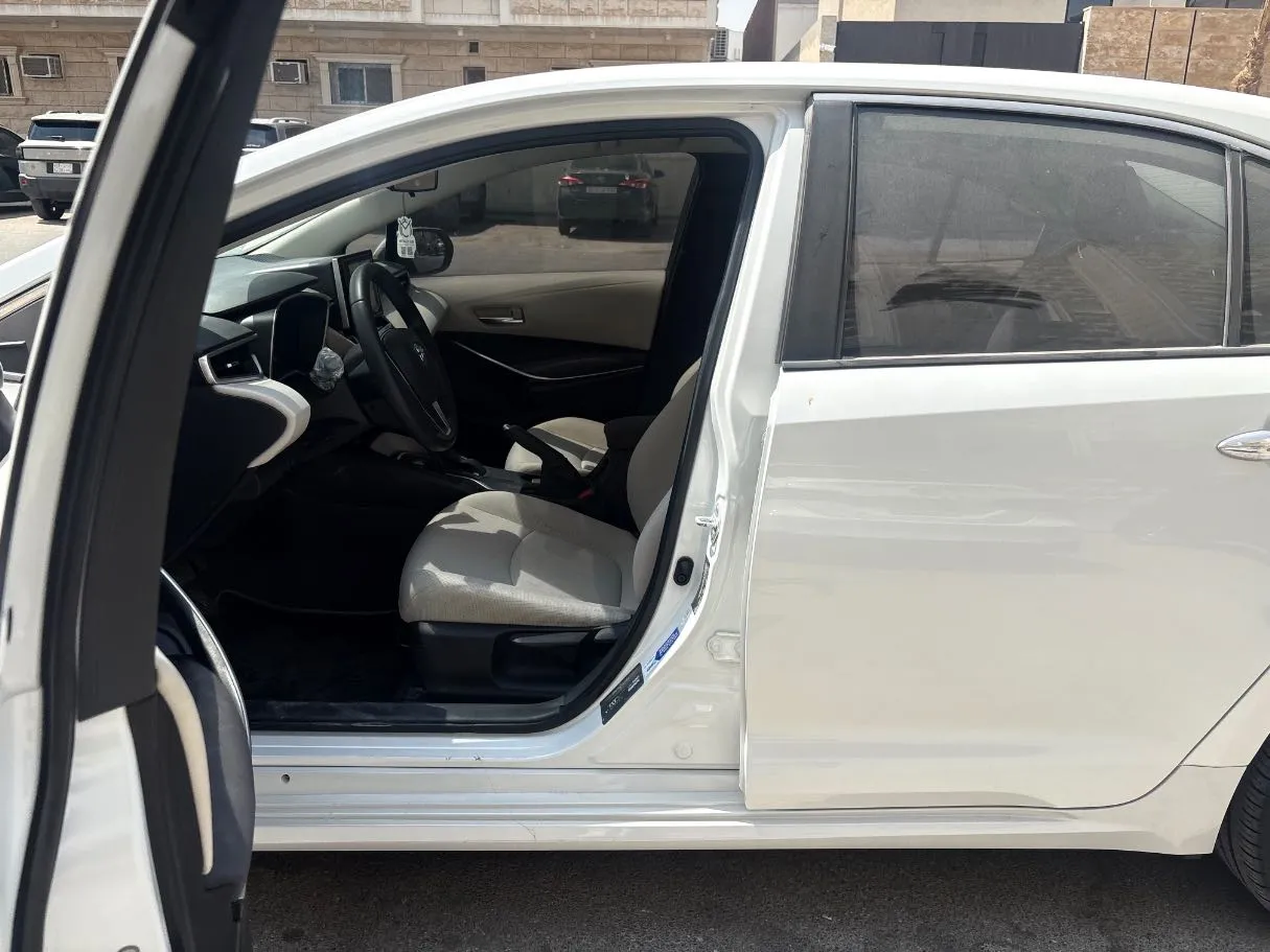 Car image 11