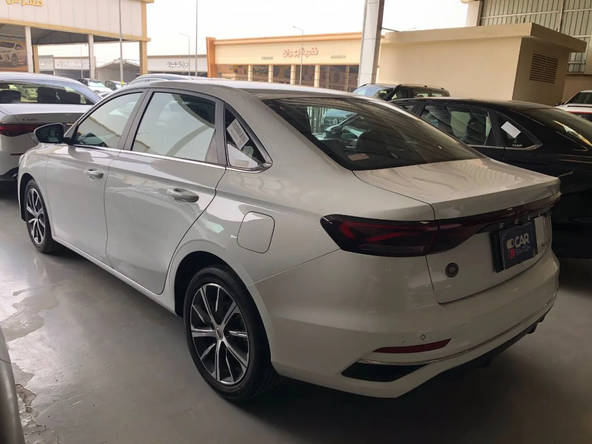 Car image 4