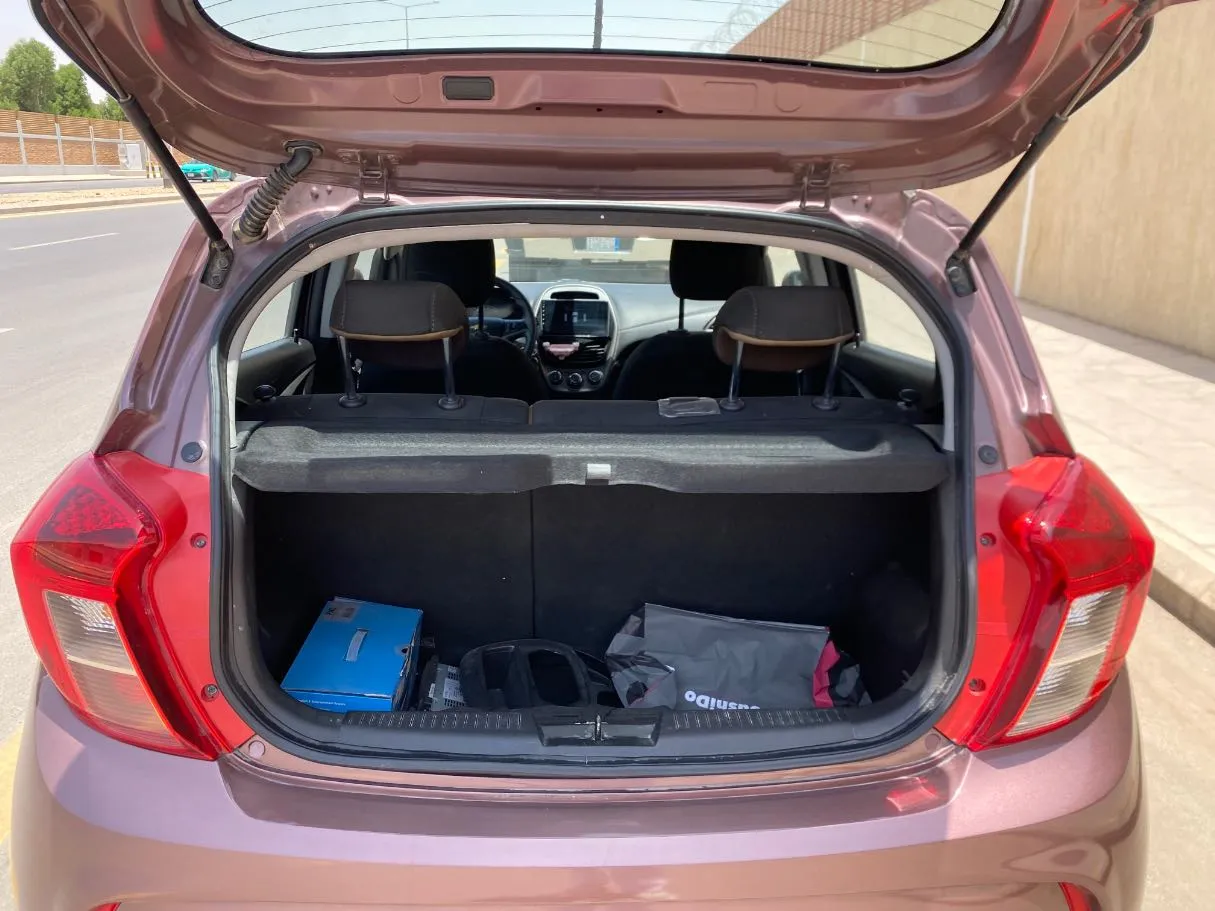 Car image 19