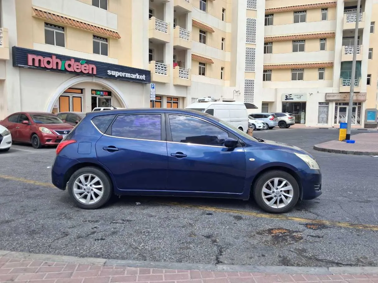 Car image 4