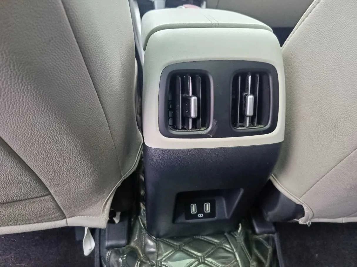 Car image 28