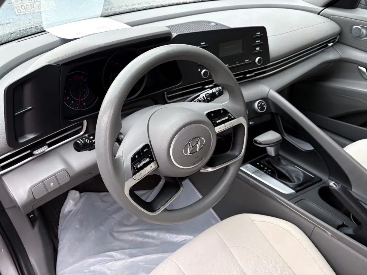 Car image 8