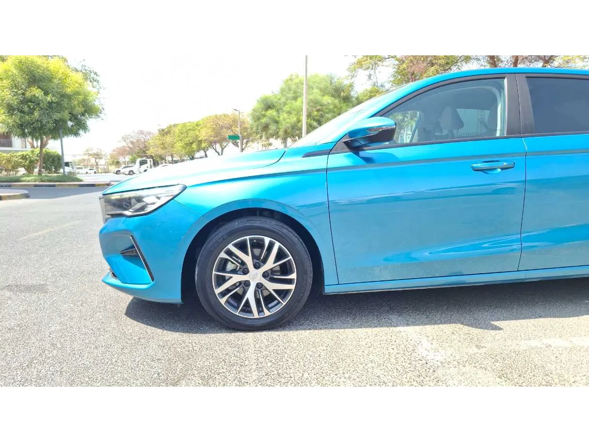 Car image 9