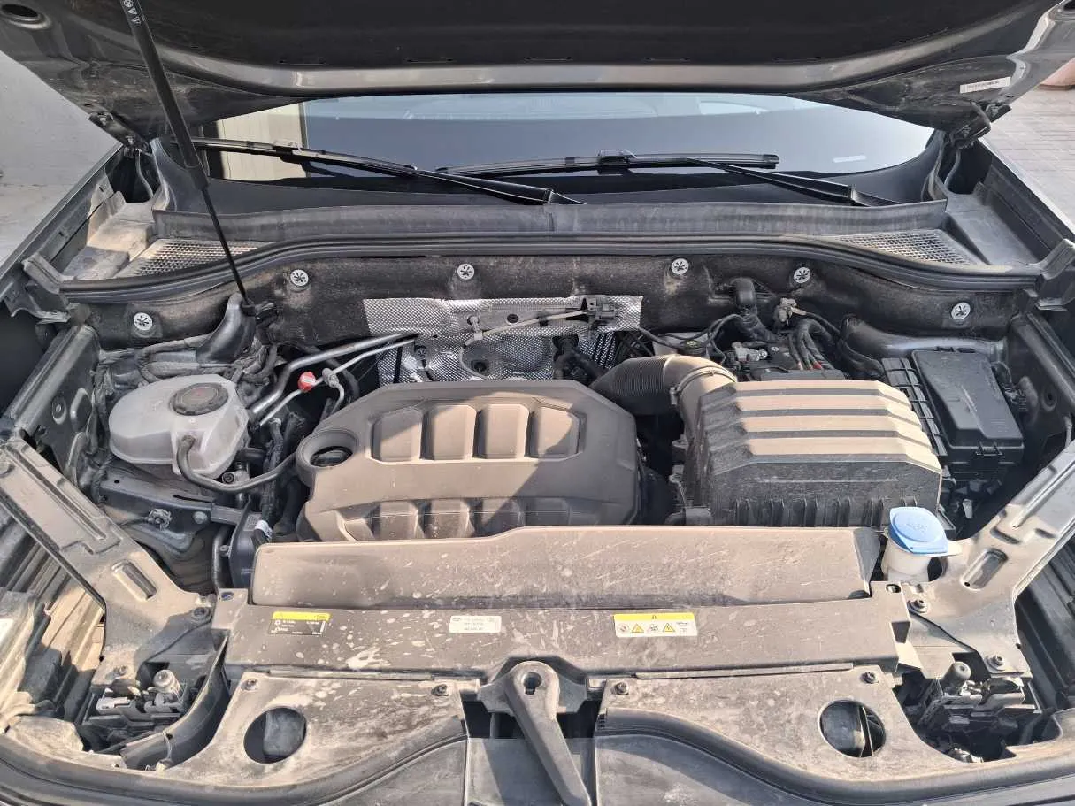 Car image 19