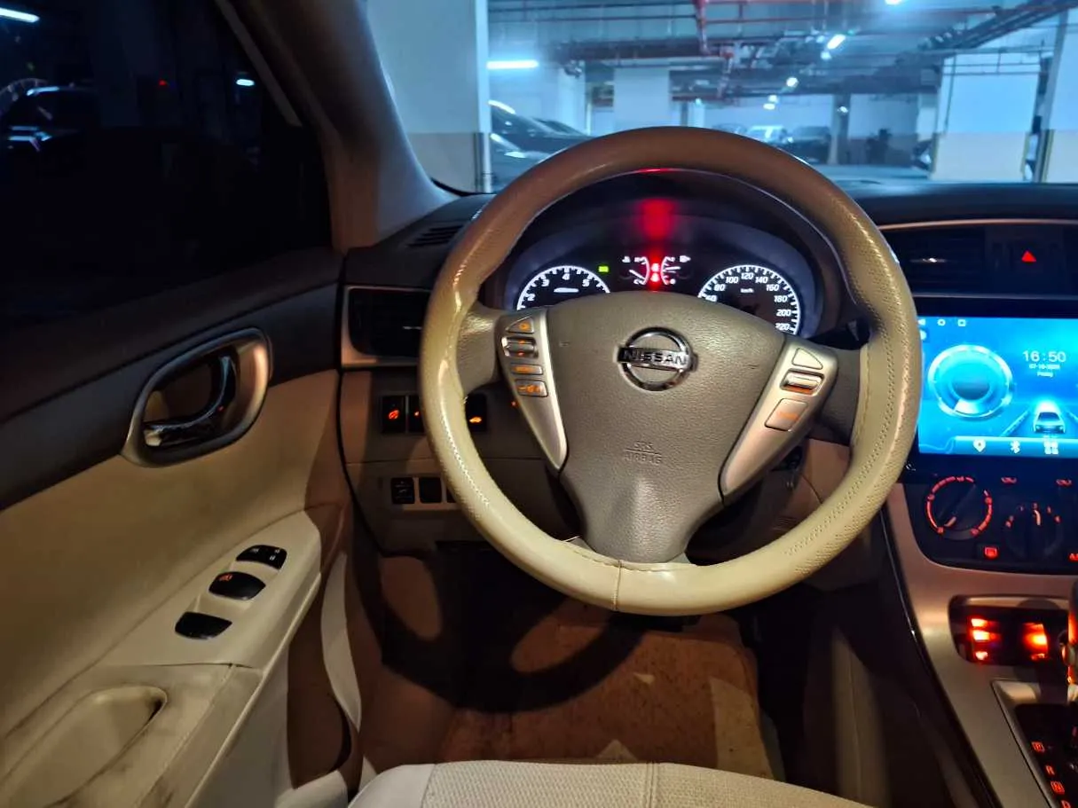 Car image 14