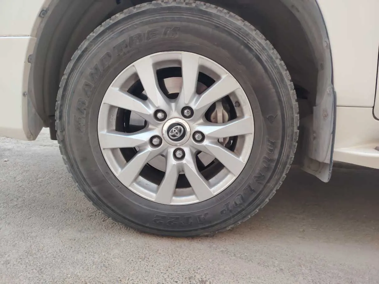 Car image 10