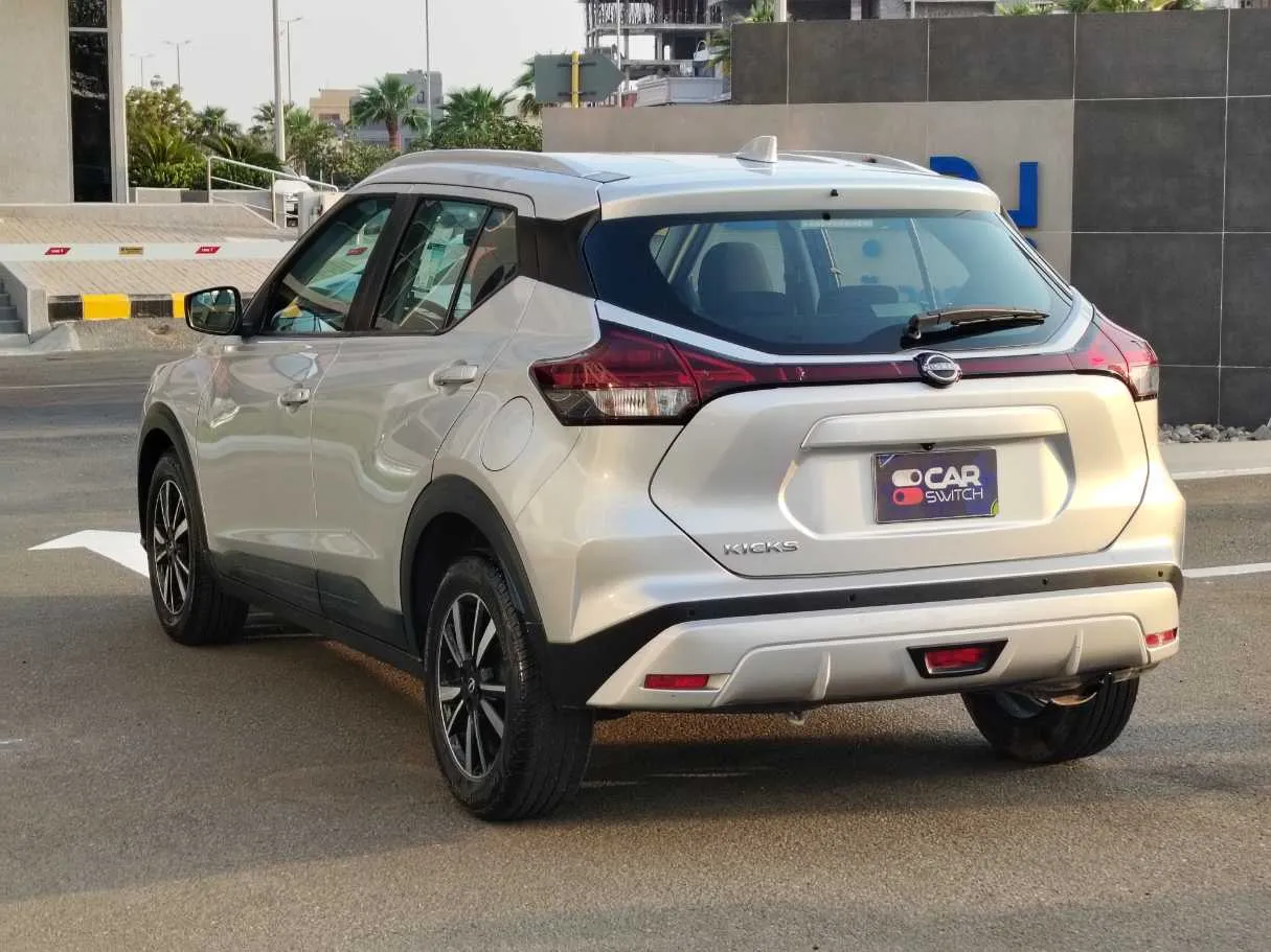 Car image 7