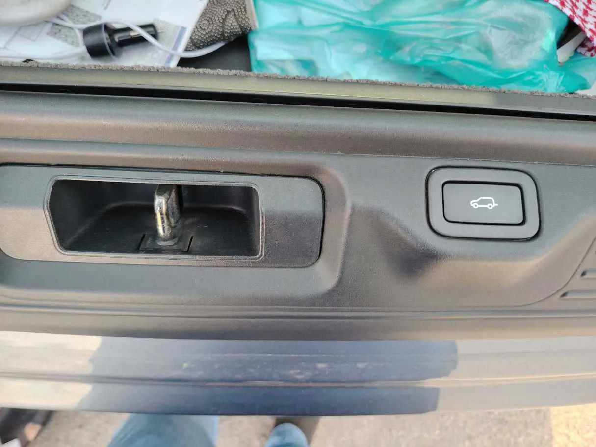 Car image 32