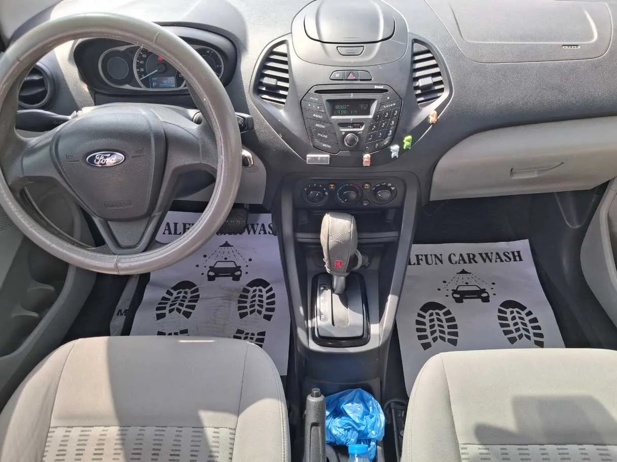 Car image 16