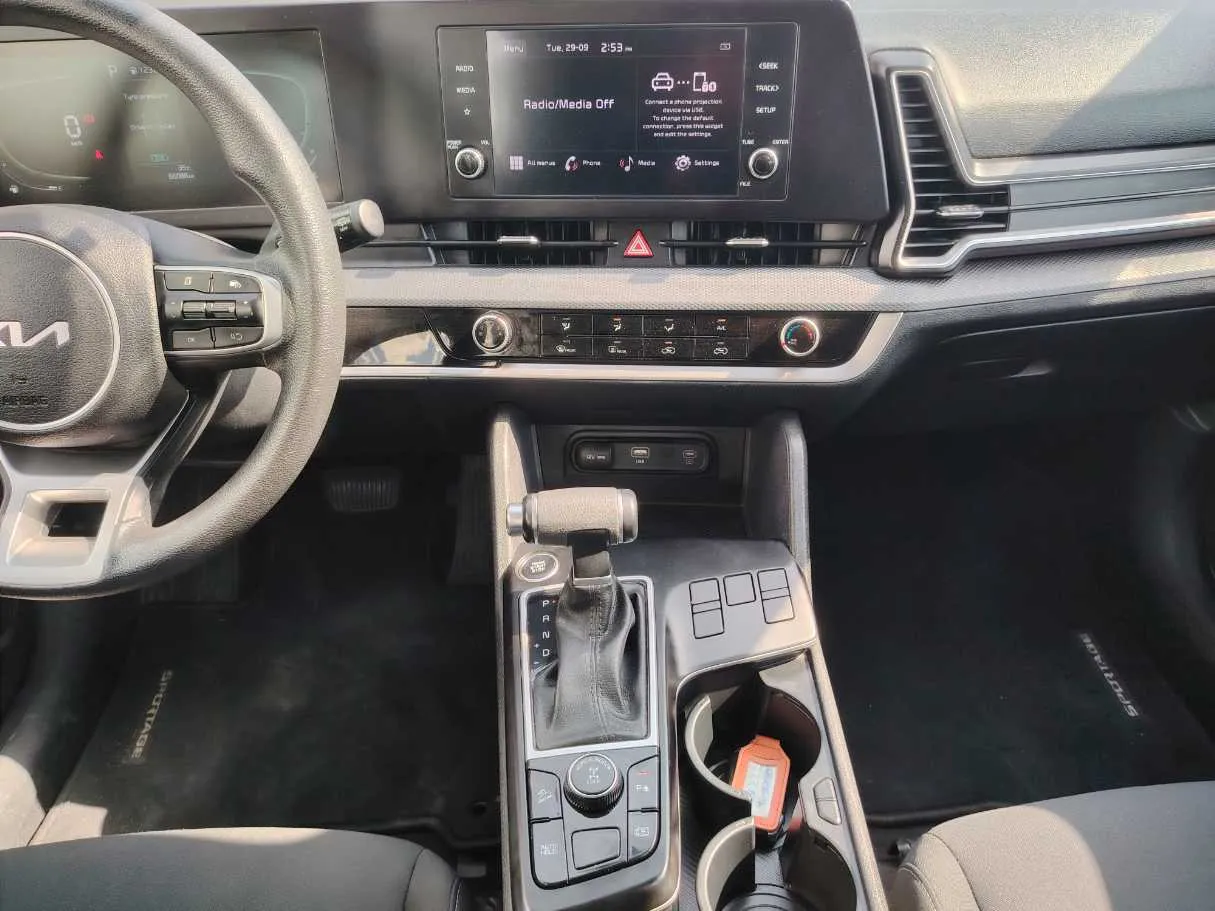Car image 18
