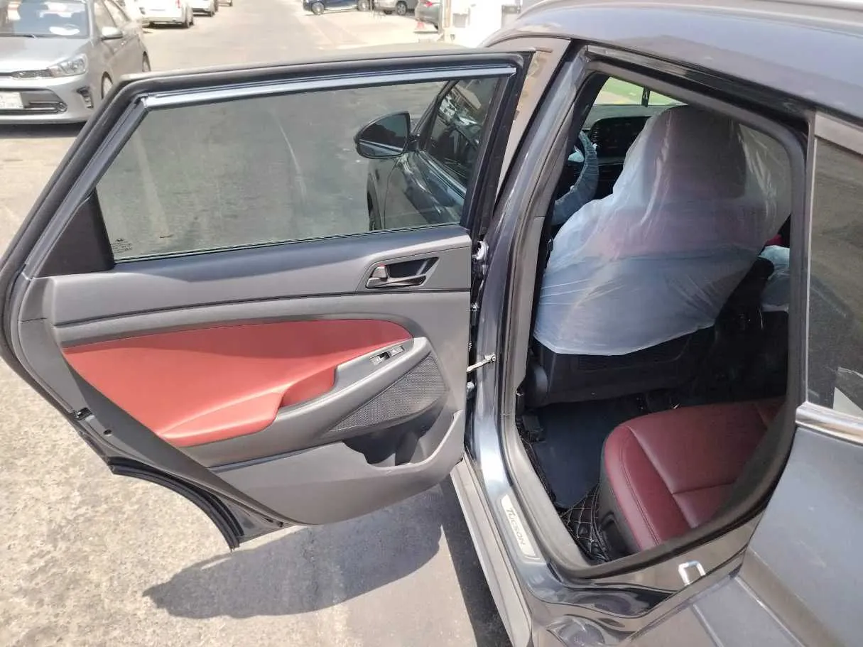 Car image 17