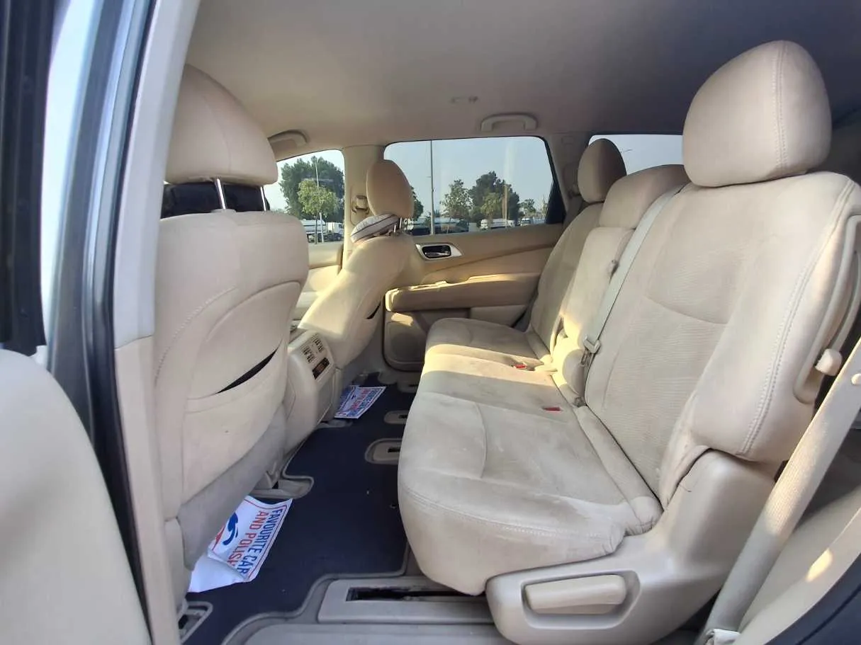 Car image 14