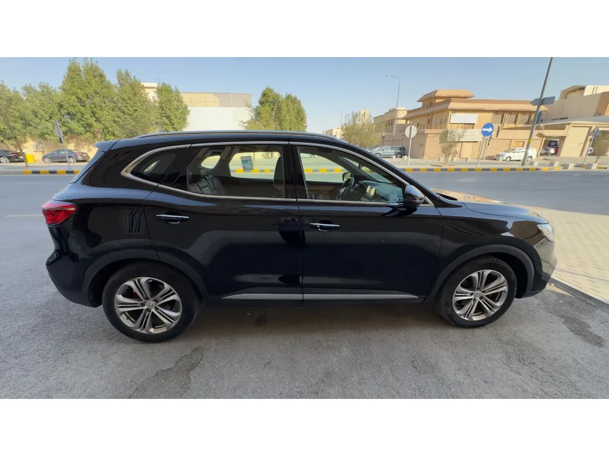 Car image 4