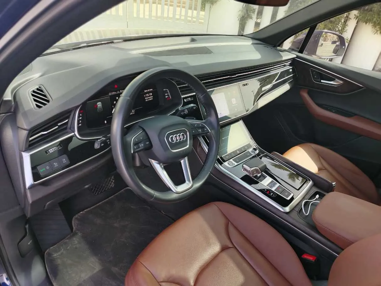 Car image 13
