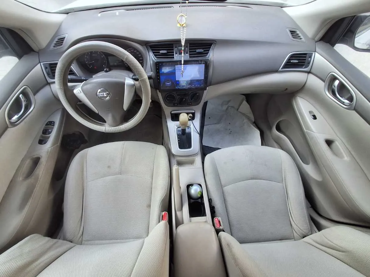 Car image 14