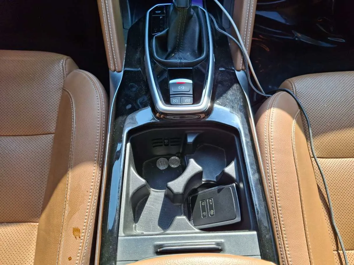 Car image 15