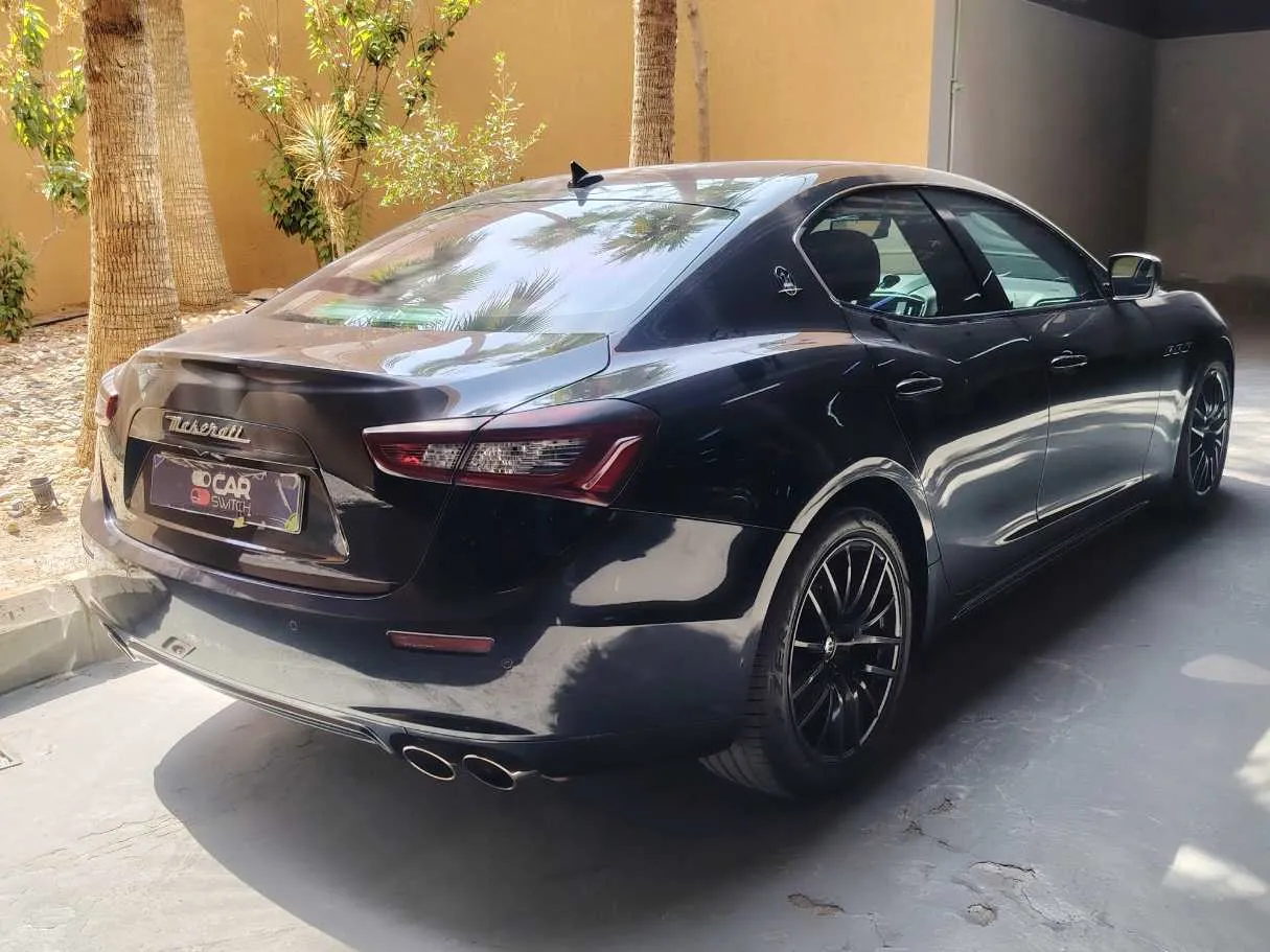 Car image 5
