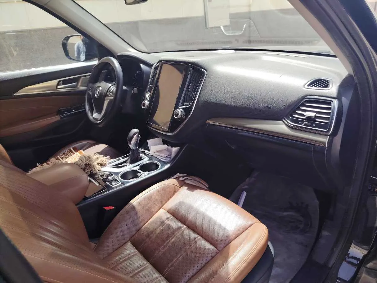 Car image 14