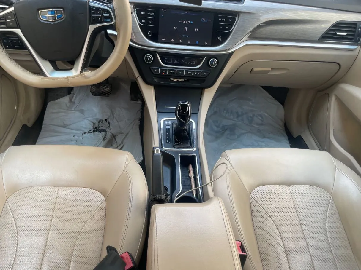 Car image 18