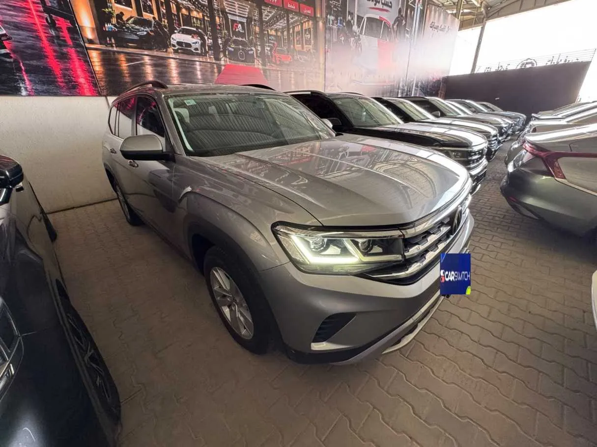 Car image 3