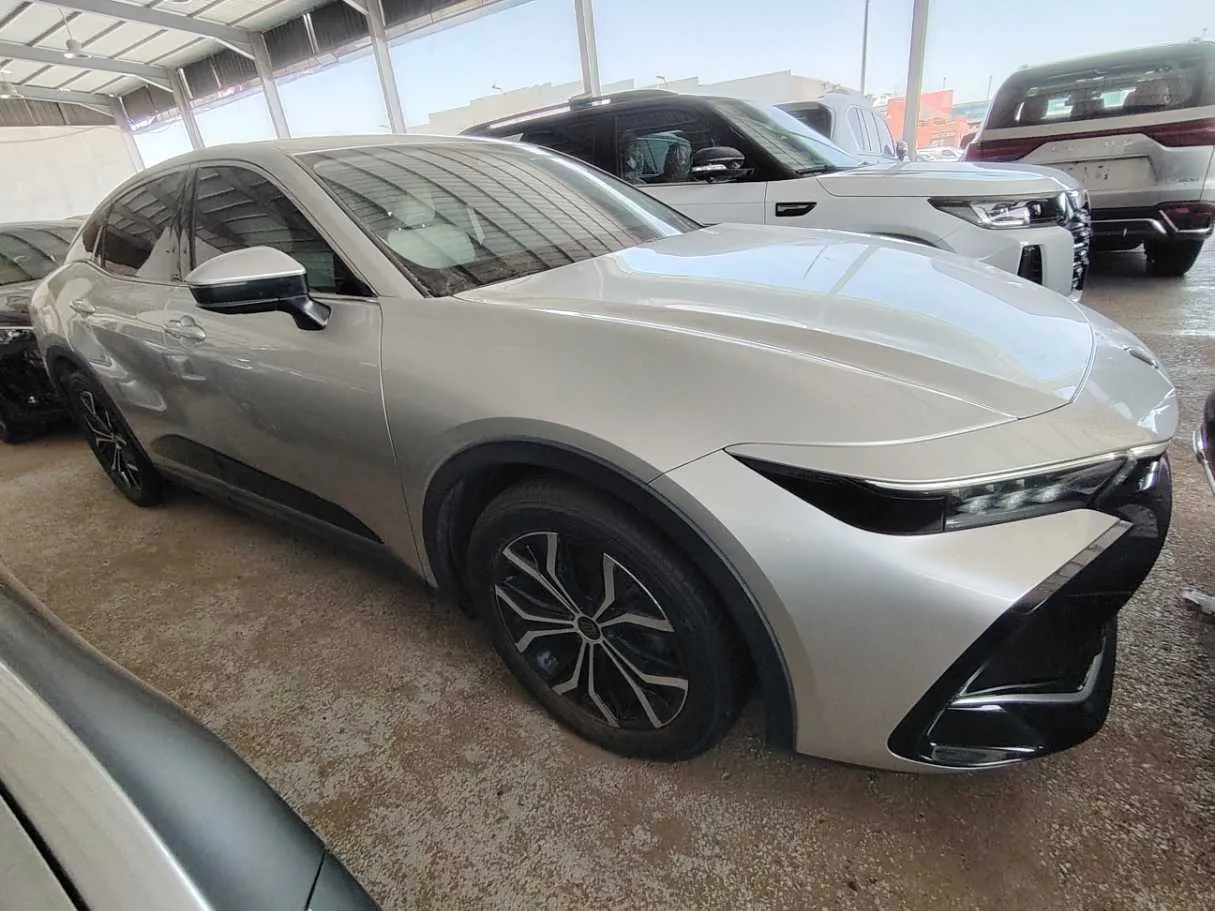 Car image 4