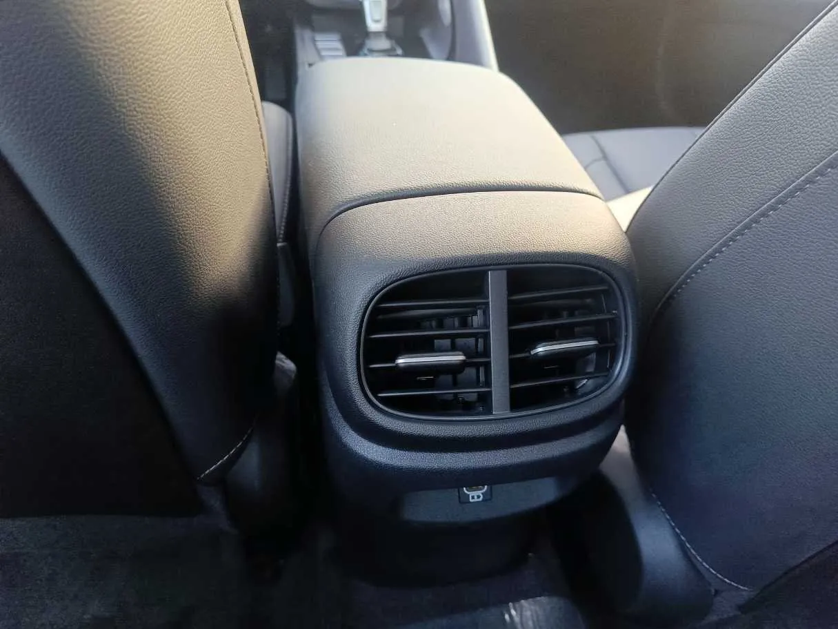 Car image 31