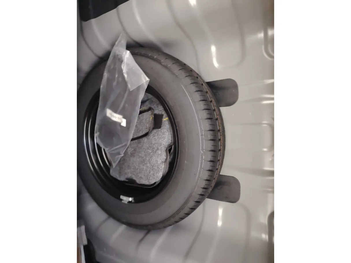 Car image 26