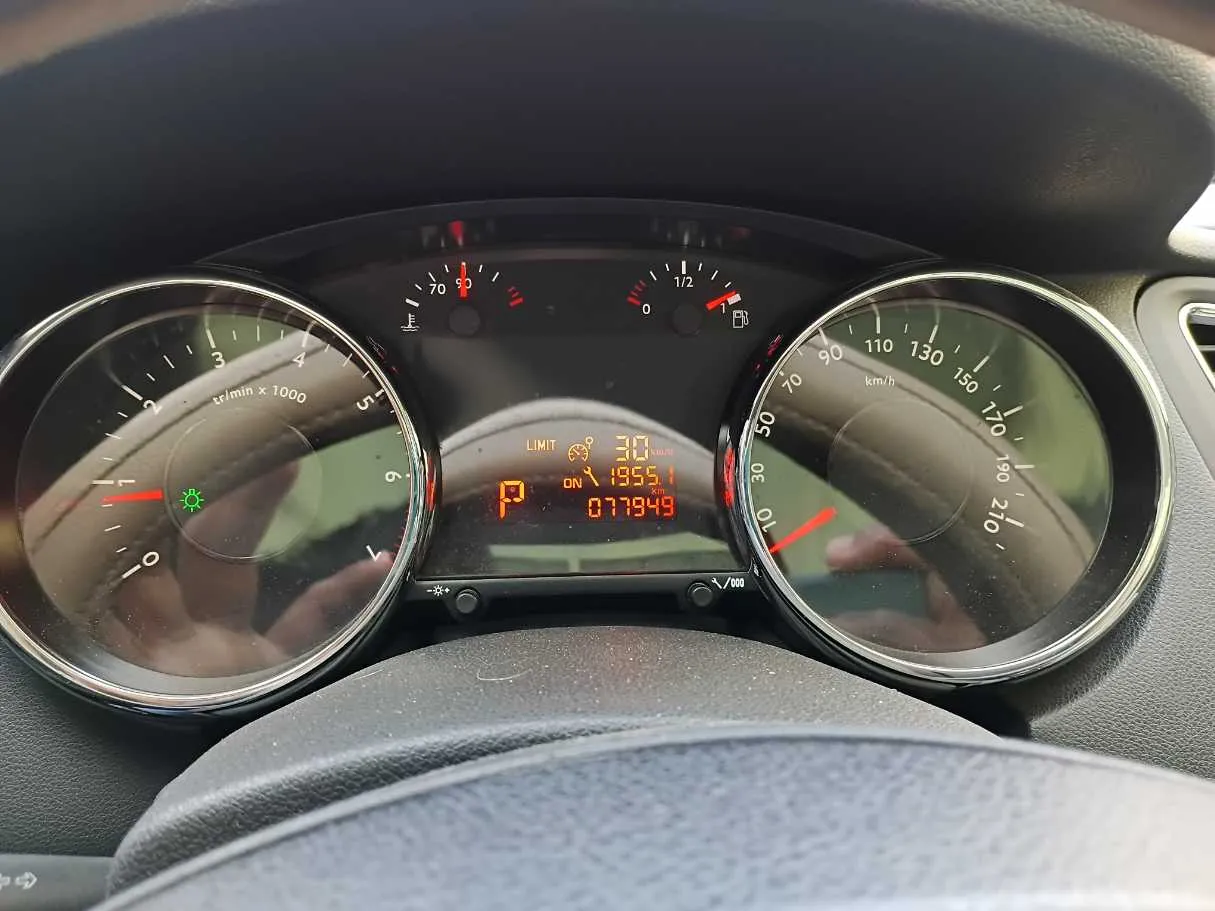 Car image 18