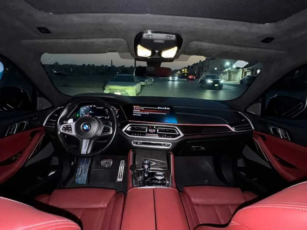 Car image 15