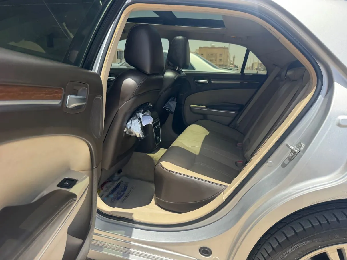 Car image 13