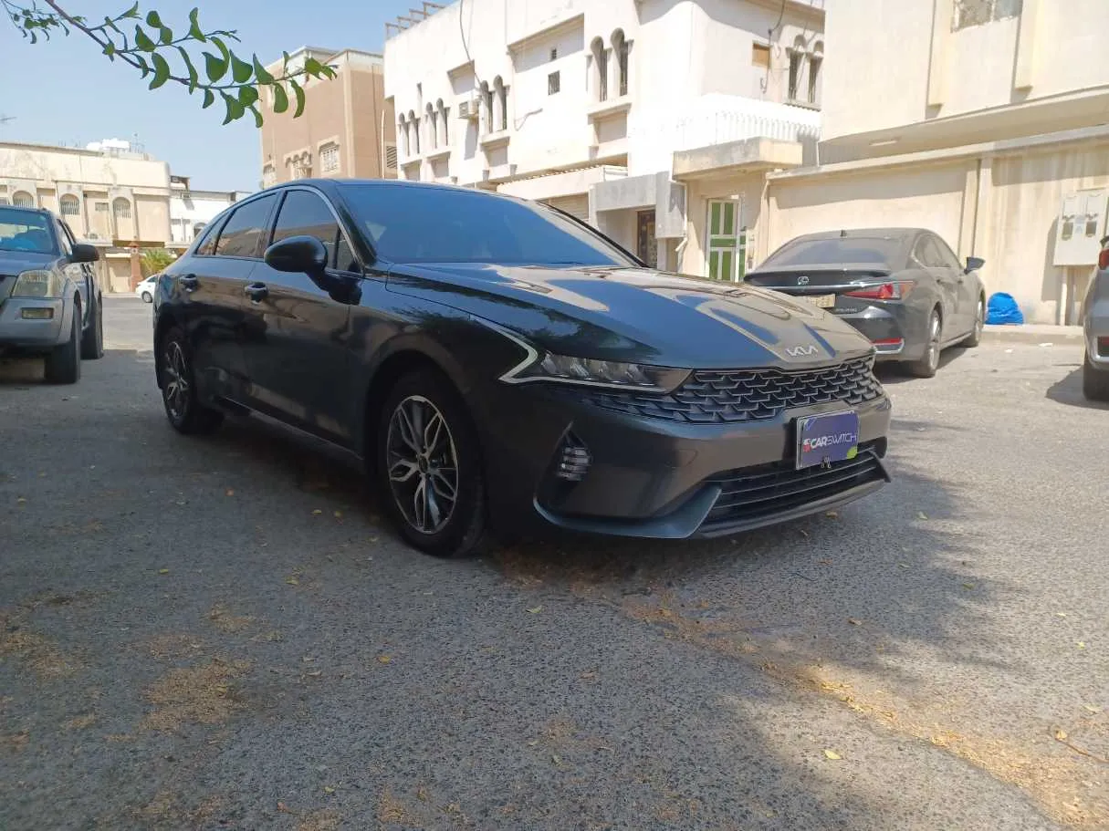 Car image 3